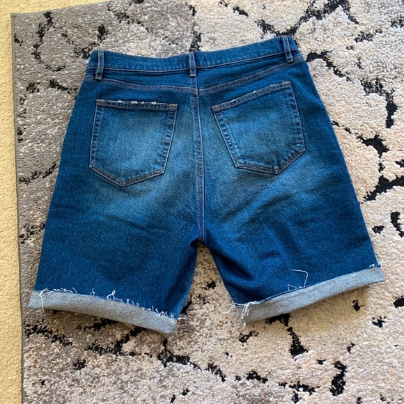 High Rise Fresh Cut Hem Boyfriend Shorts - size 6 (28), Loft - Picture 2 of 3